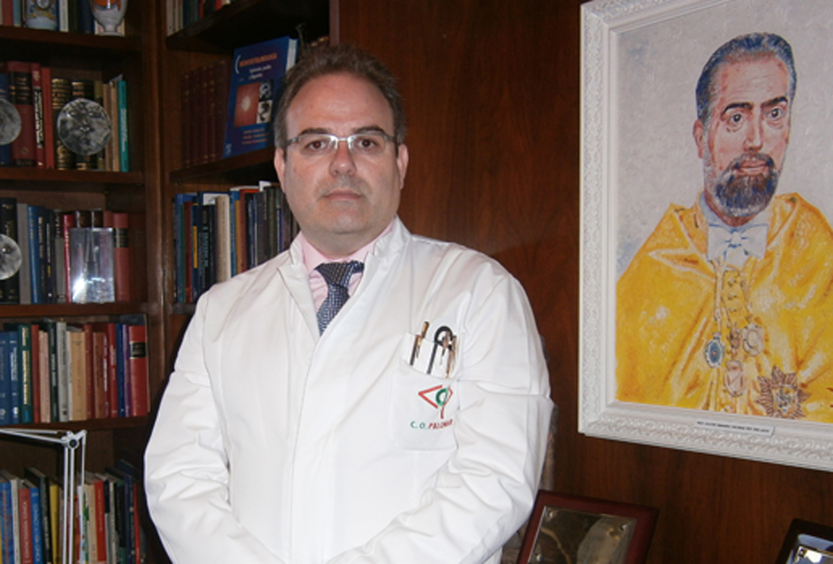 EXCMO. SR. PROF. DOCTOR FERNANDO PALOMAR ARAED. PhD. MUOCV. MSc. DOO. DO. FIACLE. FAAO EXCMO. SR. PROF. DOCTOR FERNANDO PALOMAR ARAED. PhD. MUOCV. MSc. DOO. DO. FIACLE. FAAO