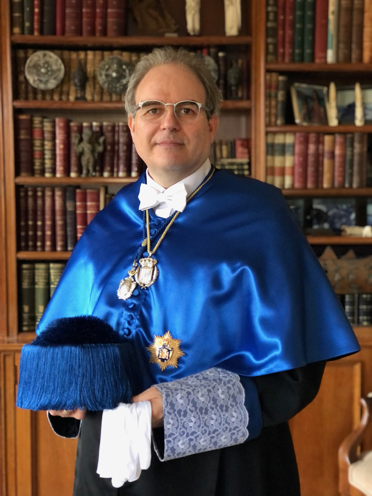 EXCMO. SR. PROF. DOCTOR FERNANDO PALOMAR ARAED. PhD. MUOCV. MSc. DOO. DO. FIACLE. FAAO EXCMO. SR. PROF. DOCTOR FERNANDO PALOMAR ARAED. PhD. MUOCV. MSc. DOO. DO. FIACLE. FAAO